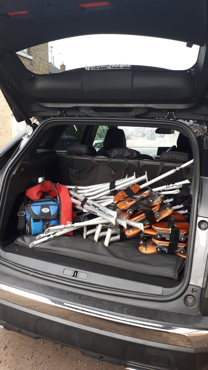 Boats loaded for #wehorr2023. Big entry from 
 <a href="/CantabsRowing/">Cantabrigian RC</a> <a href="/CantabsWomen/">Cantabs Women</a> so having to cram in boat parts into cars! Safe travels everyone taking part and coming along to support. Thank you to <a href="/PutneyTownRC/">Putney Town RC</a> for hosting us