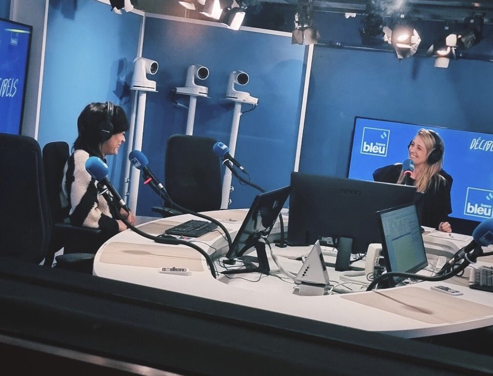 EmilieRadioFr's tweet photo. Merci #JuliaJeanBaptiste d’être passée par le studio de #DécibelsFB @francebleu pour son beau premier album « Cinérama » 💙 Concerts à Lyon jeudi 9/3 et Paris le 16/3 🎶
Réécoute / podcast: https://t.co/lDkthmmj5Z https://t.co/CvRuubhxSK
