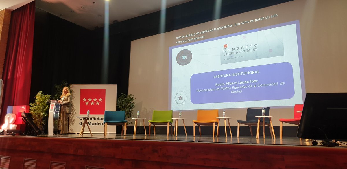 MariaComin1's tweet photo. Comienza el congreso #LideresDigitales. Apertura de la viceconsejera Rocío Albert: "Lo importante son los docentes" y no puedo estar más de acuerdo ❤ #IF_CMadrid @educacmadrid https://t.co/1cs8o0SnJG