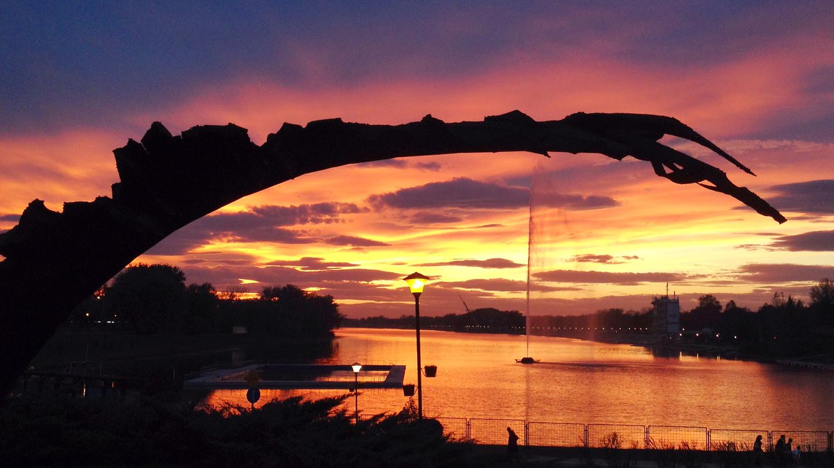 “Suçum var mı? Tabii ki var. Zor yola kolay kişilerle çıkmak, en büyük hatam!"
￼
Charles Bukowski, Pis Moruğun Notları 2