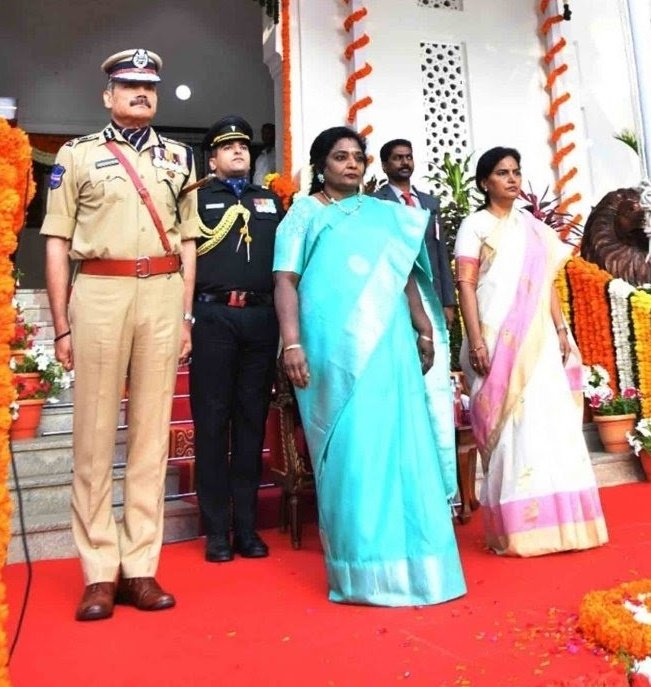 Anameninaresh's tweet photo. @DrTamilisaiGuv @TelanganaCS https://t.co/ZxzS7buKTw
