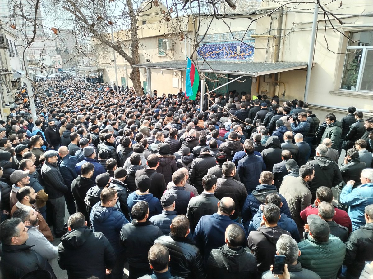 Hər canlı ölümü dadacaq, amma hər canlı bu cür yola salınmayacaq. Allah rəhmət eləsin #hacısahinhəsənli