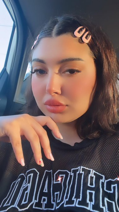 O viata si o gaura-n cur avem, hai sa o traim , sa bem , sa mancam si sa ne futem pana la adanci batraneti🍹🍕🍌🫧