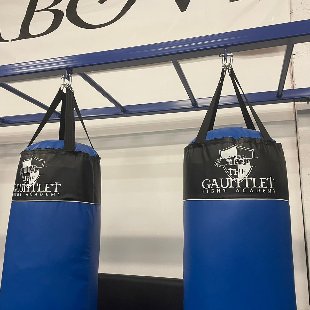 TrojanFitUK's tweet image. Custom bag racks and customised punch bags, all supplied and installed by trojanfit.uk

#boxingring #boxingclub #boxingfitness #boxingworkout #boxinglife #boxingtraining 
#mmafighter #mma #mmalifestyle #mmafights #mmaworkout #mmatraining