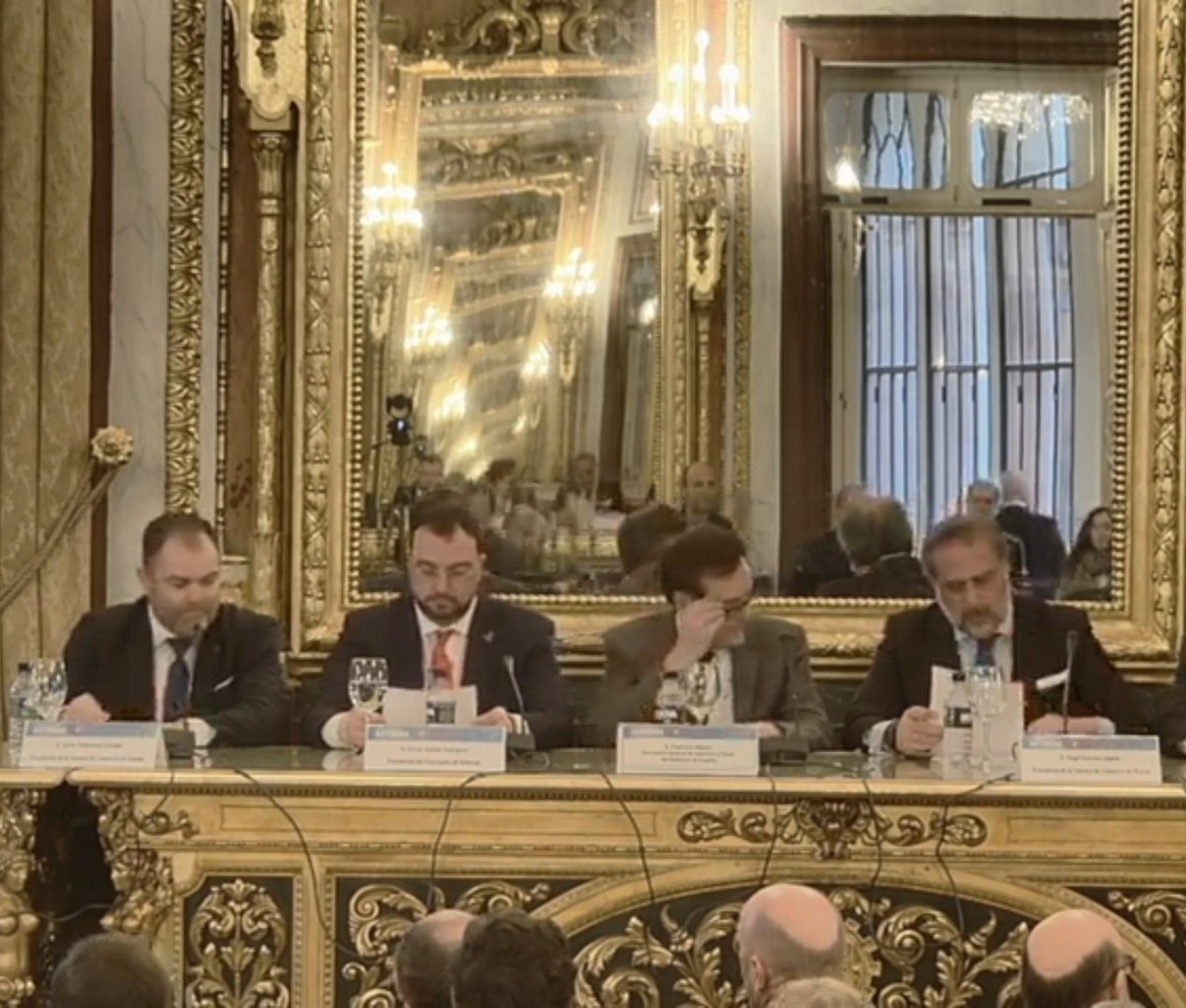 📌 El SGI, Francisco Blanco, interviene en la inauguración del II Foro de Inversiones "Asturias, tu nuevo destino de inversión empresarial".

🗣: "Vivimos una nueva revolución industrial y Asturias tiene un gran potencial en ámbitos como la descarbonización, el naval o el agro"