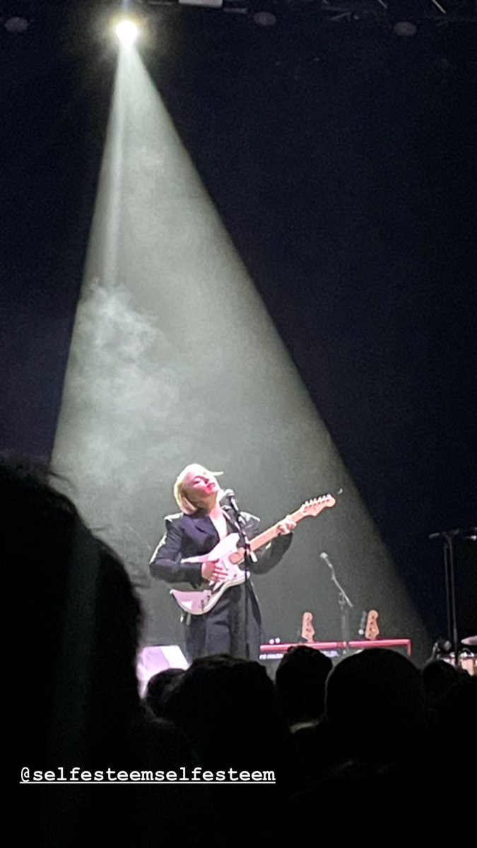 Still thinking about how incredible the <a href="/SELFESTEEM___/">Self Esteem</a> gig was last night which included a happy valley interlude. 💯