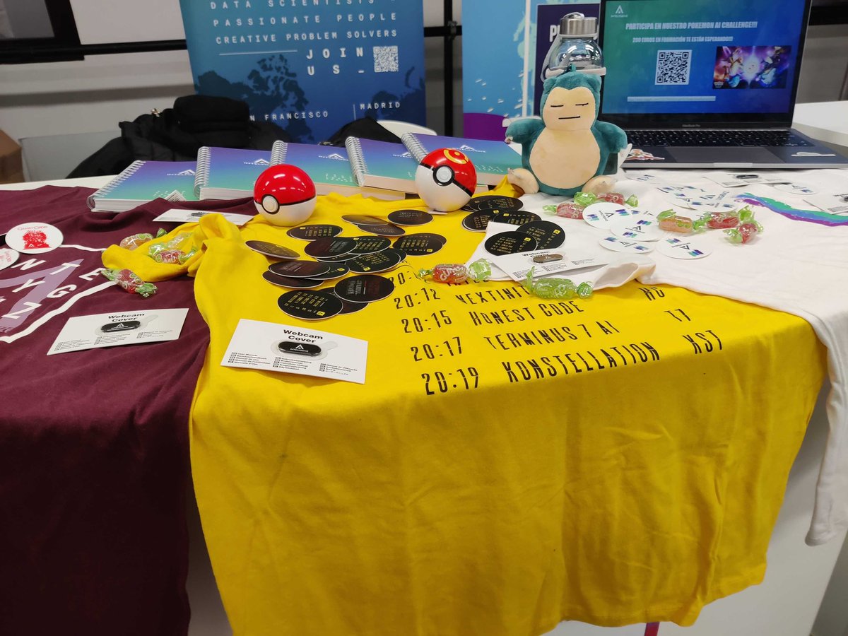 MiriamReyR's tweet photo. Segundo día en el súper @T3chFest Que bien encontrarse con tanta gente bonica! 🤩 Qué Pokemon ganara el combate?? Tienes 3 horas todavía para participar. Te esperamos😀 @Intelygenz  #DataScience #AI #InPeopleWeTrust #challenge #T3chFest2023 https://t.co/0Zy8u9r8jt