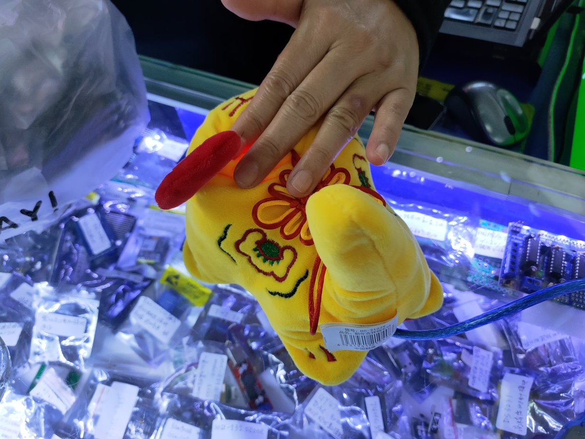 dojinosuke's tweet image. 華強北のCJのお店でどっさり購入!
帰国前の恒例行事と化していますw
P.S. トラさんとうさちゃんも好評w
#電子工作
#ArduinoNano
#ESP32
#開発ボード
#華強北
#深セン