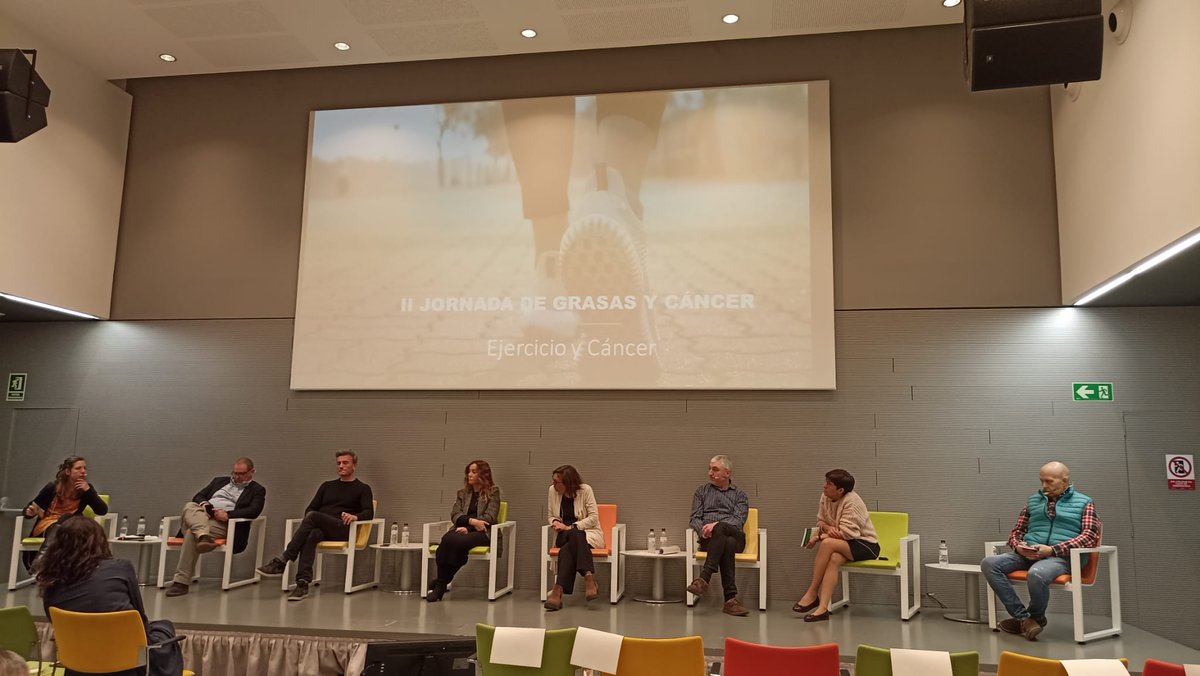 apicsmetronord's tweet photo. 🗣️Montserrat Romaguera, metgessa de familia #CAPCaNOriac #Sabadell
🗣️Antonio Heras, Infermer #CAPSantaColoma de
Gramenet
🗓️ Van participar a la II Jornada de Greixos i Càncer @ICO_oncologia aportant la seva opinió experta en activitat física i salut 🤸🏽♀️ https://t.co/3YJgfbnnEg