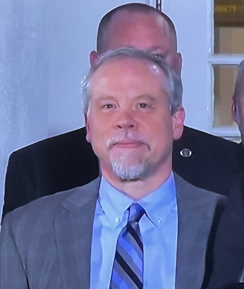PJBURR88's tweet photo. @ChrissyLoman @MandyMatney @elizfarrell @TheEricBland Am I the only one who sees the resemblance! https://t.co/UACtRkQMNA