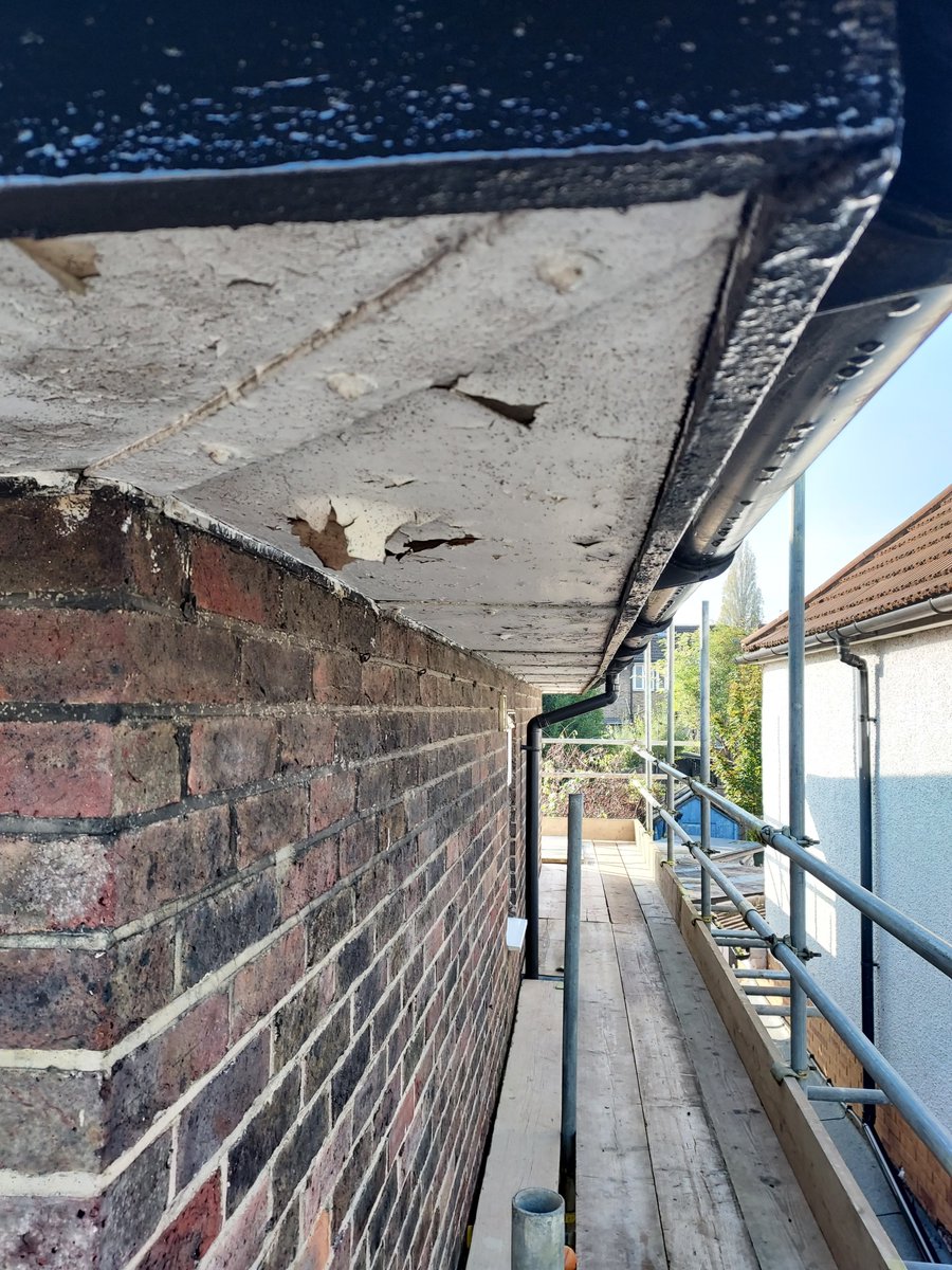 AsbestosMIL's tweet photo. We recently attended a #residential property to remove #asbestos cement soffits in #Kent 

Contact us now for a free, no obligation quote 

📱 01622 764158
📧 info@medwayinsulations.co.uk
💻https://t.co/4utDOPSCDj https://t.co/di2FTMmX3h