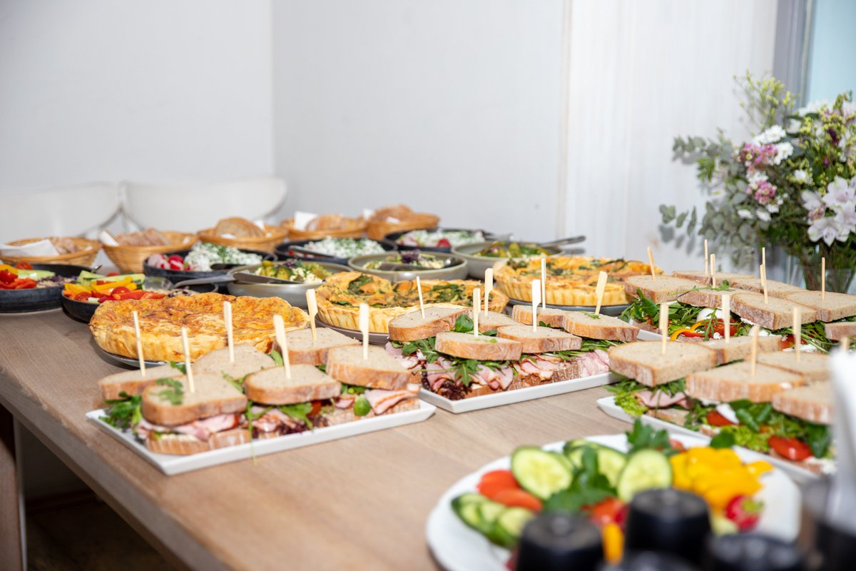 Ve #SkrzCz si zakládáme na transparentní komunikaci.💙 Každý rok pořádáme #Keynote, kde si otevřeně povídáme o tom, co máme letos před sebou a jaké jsou plány i zodpovědnosti jednotlivých týmů.💪 Když se to spojí i s pořádným brunchem, spokojenost je zaručena na všech stranách.😋