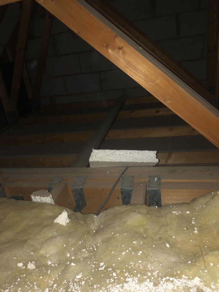 Building_Survey's tweet photo. A reason modern house builders get a bad reputation is because some of them deserve it. This roof space didn’t have an access hatch, so I made one. No wonder the bedroom below is cold, they only insulated 450mm behind the knee wall 🤠 https://t.co/8Wd20NZhBx