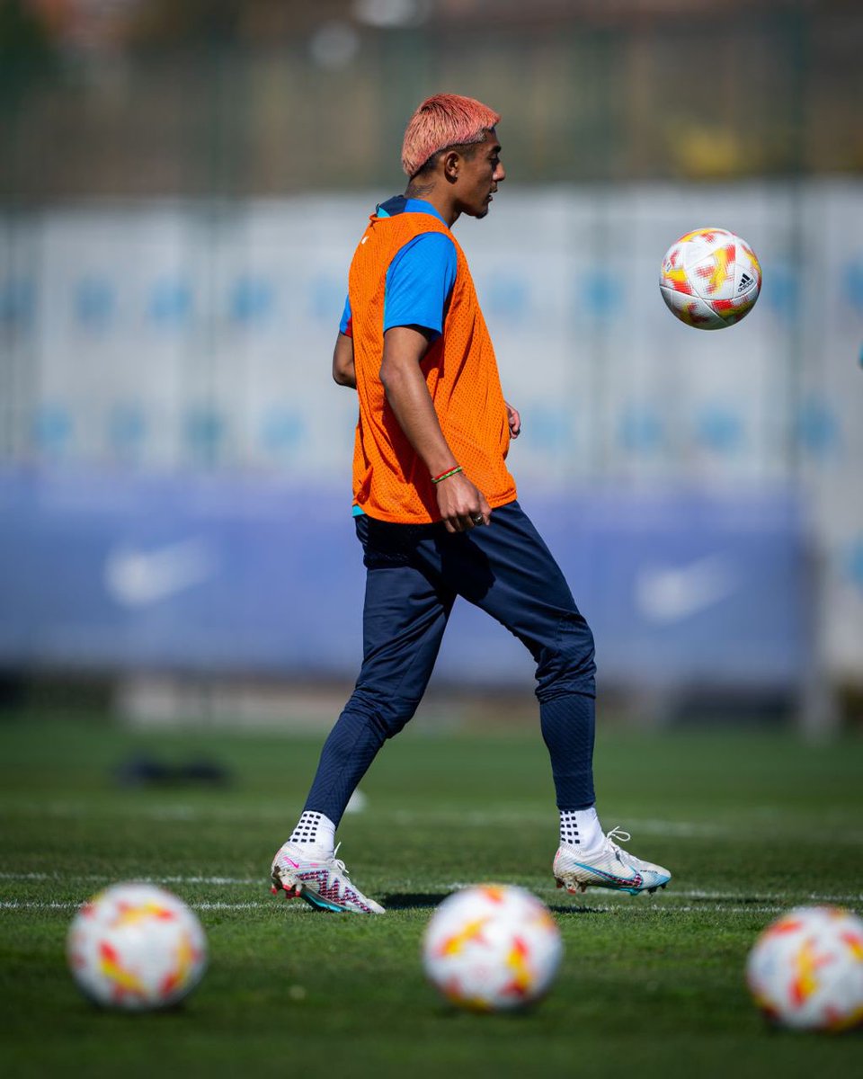 FCBarcelonaB's tweet photo. 📋 𝐂𝐨𝐧𝐯𝐨𝐜𝐚𝐭𝐨𝐫𝐢𝐚 𝐢𝐧𝐭𝐞𝐫𝐧𝐚𝐜𝐢𝐨𝐧𝐚𝐥

🇪🇸 @miseleccionmx

💪 @Julian_Araujo

🏆 Liga de Las Naciones de la CONCACAF

📅 23/03 
🆚 Surinam
🏟️ Paramaribo

📅 26/03
🆚 Jamaica
🏟️ Estadio Azteca

👏 Molta sort, Julian!
👏 ¡Mucha suerte! https://t.co/j2OiuczAQq