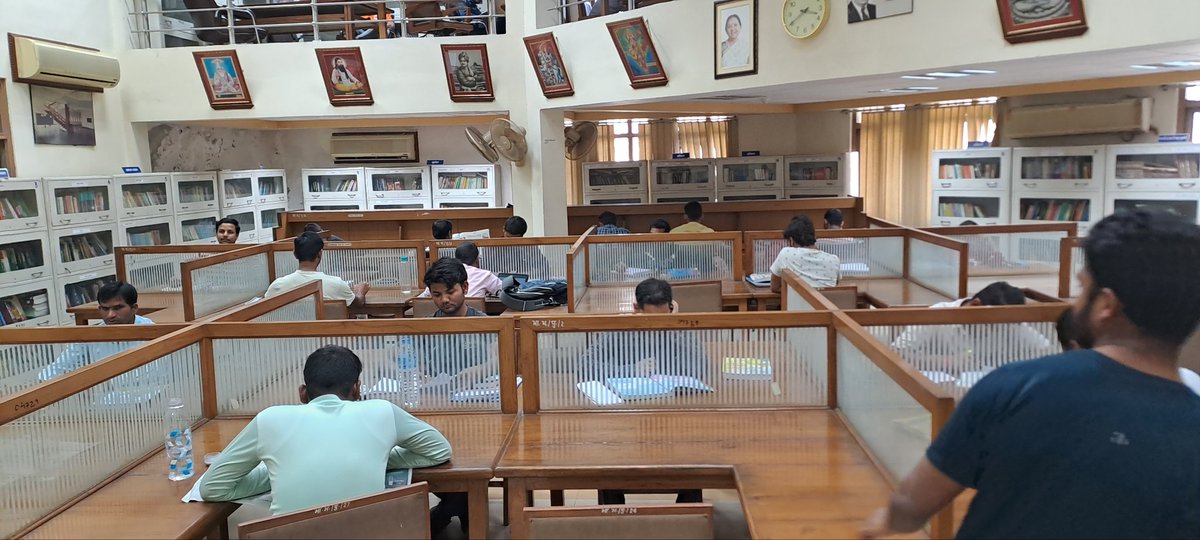 BhagidariBhawan's tweet photo. आज दिनांक 3 मार्च 2023 को लाइब्रेरी में स्वाध्याय  करते हुए छात्र। 
@cmoffice @my_cmyogi @UPSamajKalyan @asim_arun @dr_hariom_ias @DrPawankyadav 
#socialwelfare #upgovt #bhagidaribhawan #drhariom https://t.co/vBac4XYHxI