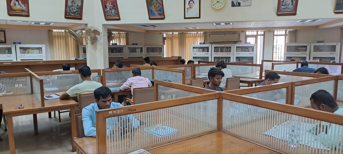 BhagidariBhawan's tweet photo. आज दिनांक 3 मार्च 2023 को लाइब्रेरी में स्वाध्याय  करते हुए छात्र। 
@cmoffice @my_cmyogi @UPSamajKalyan @asim_arun @dr_hariom_ias @DrPawankyadav 
#socialwelfare #upgovt #bhagidaribhawan #drhariom https://t.co/vBac4XYHxI