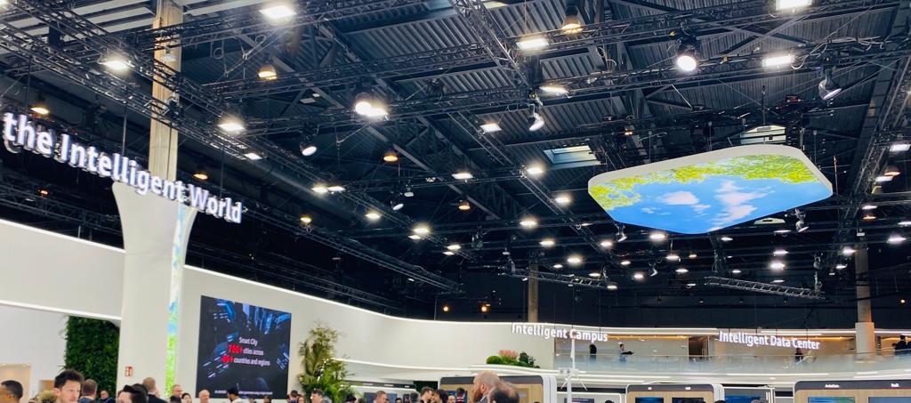 broseta_es's tweet photo. 👉 Ramon Faus, Socio Of Counsel de #BROSETA en Barcelona, asistió ayer a Mobile World Congress 2023. Una cita ineludible, siendo el mayor y más influyente evento de conectividad del mundo. #TecnologíaMóvil. #Robots https://t.co/ciwCYcYxow