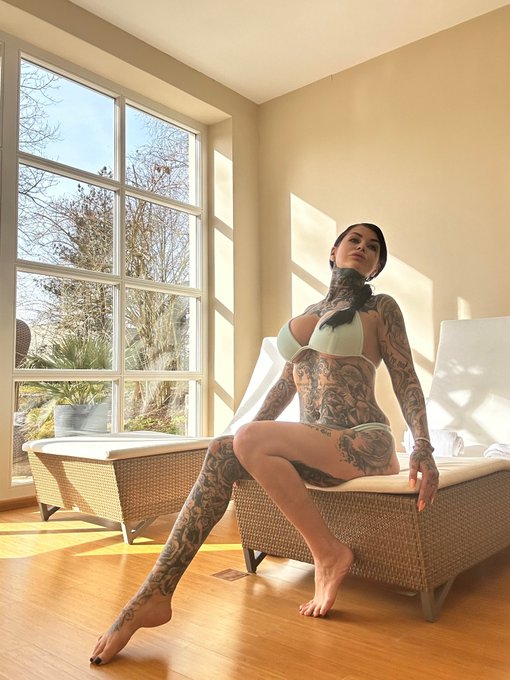 Einen sch&ouml;nen guten Morgen meine Lieben, ich genie&szlig;e das gute Wetter auf R&uuml;gen und &uuml;berlege mir neue<a href="/tag/tattoo"class="tags"><span>#tattoo</span></a><a href="/tag/potd"class="tags"><span>#potd</span></a><a href="/tag/inkedgirls"class="tags"><span>#inkedgirls</span></a><a href="/tag/inkedgirl"class="tags"><span>#inkedgirl</span></a><a href="/tag/highheels"class="tags"><span>#highheels</span></a>