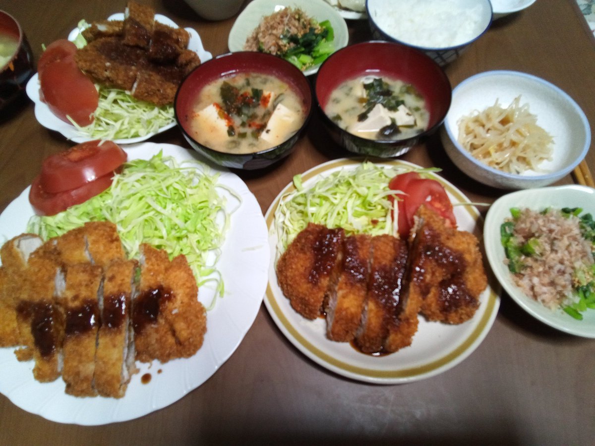 tvryouri's tweet photo. こんばんは今夜のお家ご飯は
トンカツです。
今から三人で頂きます。 https://t.co/hOSB6QMqkY