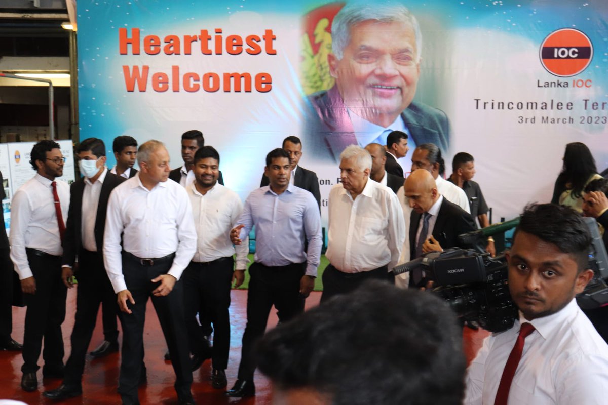 ManojGu10100891's tweet photo. Honored by visit of Hon’ble President Mr Ranil Wickremesinghe,Min P&amp;E Mr Kanchana Wijesekera,Chief of President’s Staff Mr Sagala Ratnayaka,State Min Mr DV Chanaka 2 Trinco Lube Blending Plant &amp; indigenous Grease Plant, lauding our efforts &amp; lifting spirit of entire LIOC's team https://t.co/bIAmFLC4gS