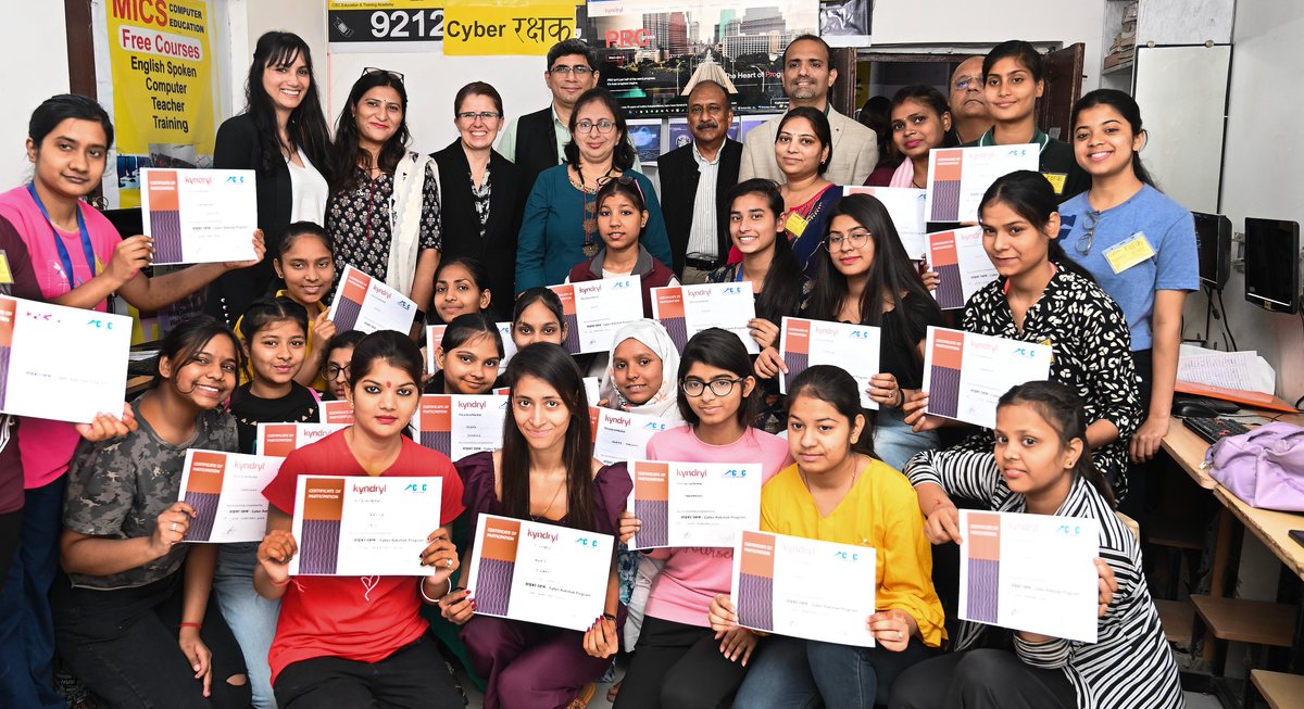 KyndrylIndia's tweet photo. We're honoured to nurture self-help groups to become champions of #AtmaNirbharBharatAbhiyan. 

Today @Kyndryl's Kris Lovejoy, Global Practice Leader for Security &amp; Resiliency, met beneficiaries of the #CyberRakshak program in partnership with @GoI_MeitY https://t.co/tvhvzva1dV https://t.co/pjR8ANCGV8