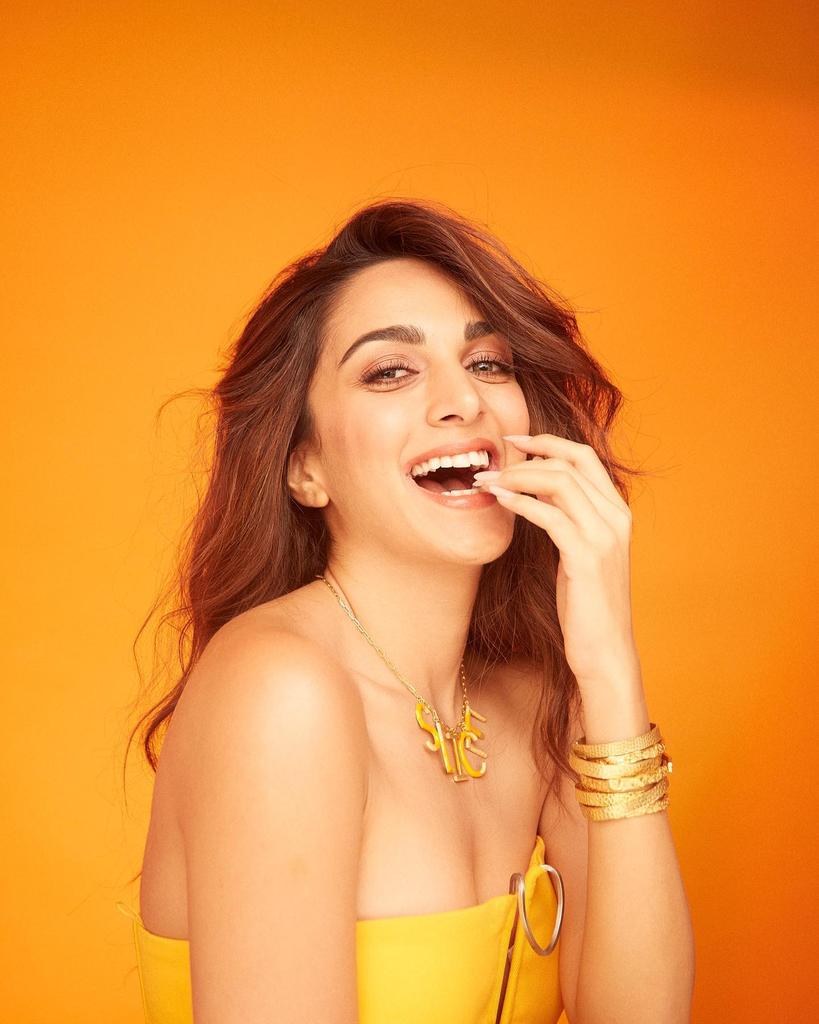 awwhonaa's tweet photo. When she smiles, my heart's beating fast 😻 

{ @advani_kiara | #KiaraAdvani } https://t.co/tOSbmKu0zL