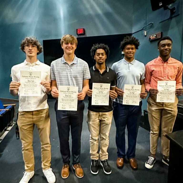 whhsbballers's tweet photo. @whhsbballers Congrats to our newest members of the @NatHonorSociety @matt3vaughn  @kjeiparker2023 @JphillipsJr_0 @BradleyJord_24 @CeliscarIsaac_4 
#DefendTheHaven #Student-Athletes #BD4life https://t.co/LuqNpvWBU3