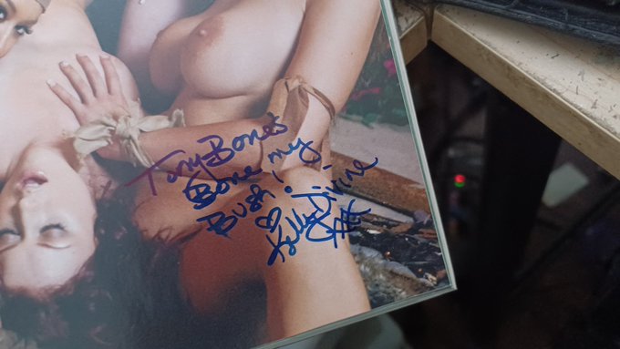 @KellyDivine does this look familiar? :)  I still have it on pristine condition. https://t.co/Ka5j7d<a class="tags" href="/tag/kellydivine">@kellydivine</a>