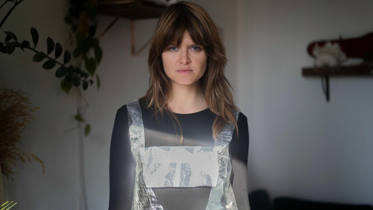 Fashion Week : cette mannequin prend la pose vêtue de déchets plastiques
➡️ l.leparisien.fr/vBjg