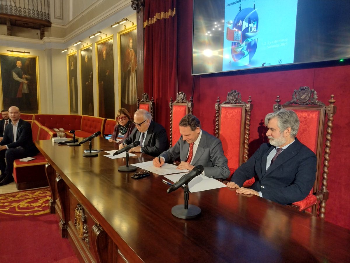 Concluimos el primer día de #JornadasColegiosMayores2023 renovando el Convenio del Programa de Movilidad Intercolegial junto a la Conferenza dei Collegi Universitari di Mèrito.
.
.
.
➡️Seguimos abriendo fronteras de conocimiento a nuestros #colegiales y #colegialas