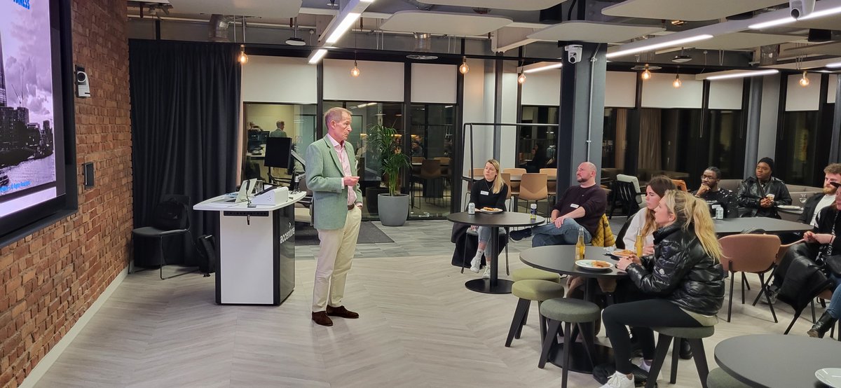 thisboyiscraig's tweet photo. I just launched #digitalthursday in Manchester. I'm not sure I could have asked for more... 50 attendees, great speakers, pizza, beers and new connections. Success? Yes. Happy? Just getting started :) #networking #manchesterdigital https://t.co/VFNRvMHSON