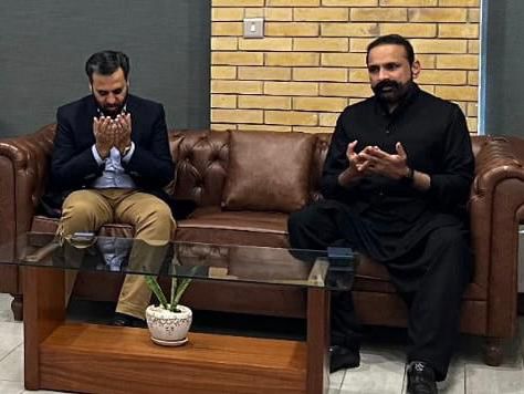 KamalMQM's tweet photo. اسلام آباد کی معروف کاروباری و سماجی شخصیت، MQM پاکستان کے عہدے دار اور NA53 سے سابقہ امیدوار شہزاد آصف جاوید سے ملاقات میں ان کے والد کے انتقال پر اظہارِ تعزیت؛ ہم انکے مرحوم والد کی مغفرت، درجات کی بلندی اور لواحقین کے لیے صبرِ جمیل کے لیے دعاگو ہیں۔ https://t.co/fKZzIcBBXX