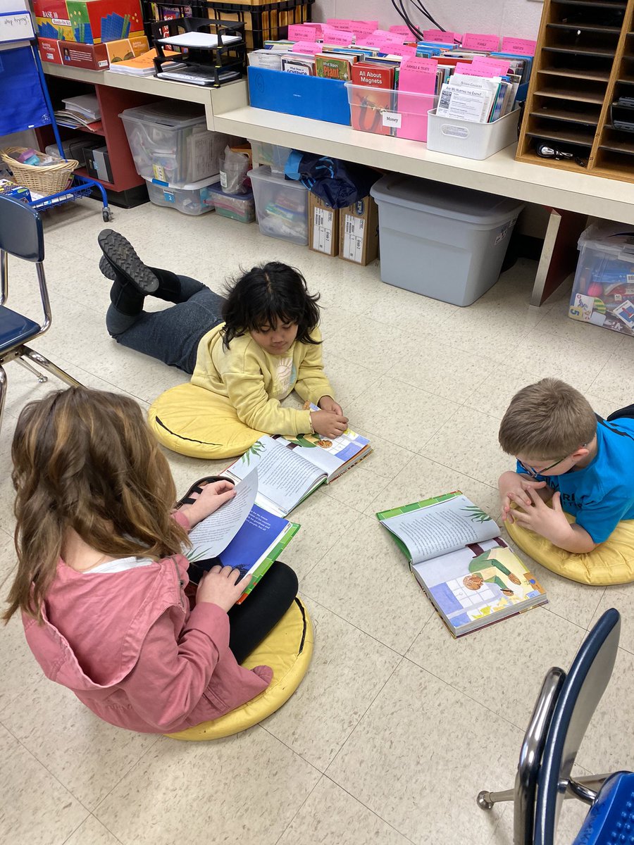 shelliv112's tweet photo. Read Across America Day never disappoints! #mustangpride https://t.co/7YNctJtPtY