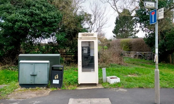 OakConsult's tweet image. Hull’s cream-coloured phone boxes given Grade II-listed status theguardian.com/culture/2023/m… @guardian @KCOMhome #K8Phoneboxes #Hull #KCOM