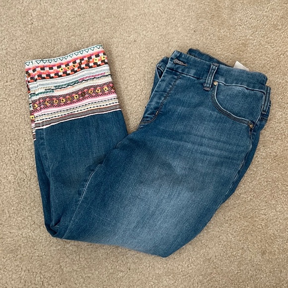 LMorales31's tweet photo. So good I had to share! Check out all the items I'm loving on @Poshmarkapp from @711goldie #poshmark #fashion #style #shopmycloset #natori #calvinklein #chicos: https://t.co/SGIbCssPsY https://t.co/lR9CGY4uJ0
