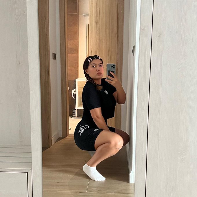 Nimic nu e mai frumos decat un anal facut cu pofta pana se largeste popnetul💕💕💕 https://t.co/JzuFmKY