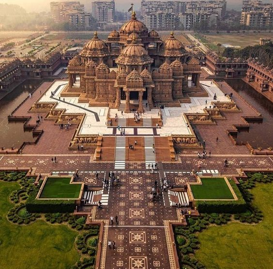 10 Extremely Beautiful &amp; Divine Swaminarayan Mandirs across the World

1. Akshardham, New Delhi