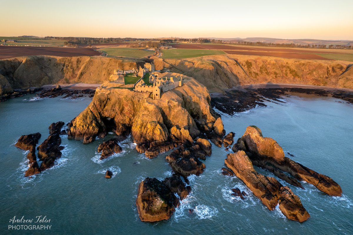 AndrewTobin888's tweet photo. @DJIGlobal Sunrise on Dunnottar Castle, Scotland https://t.co/qIGg41oAgO