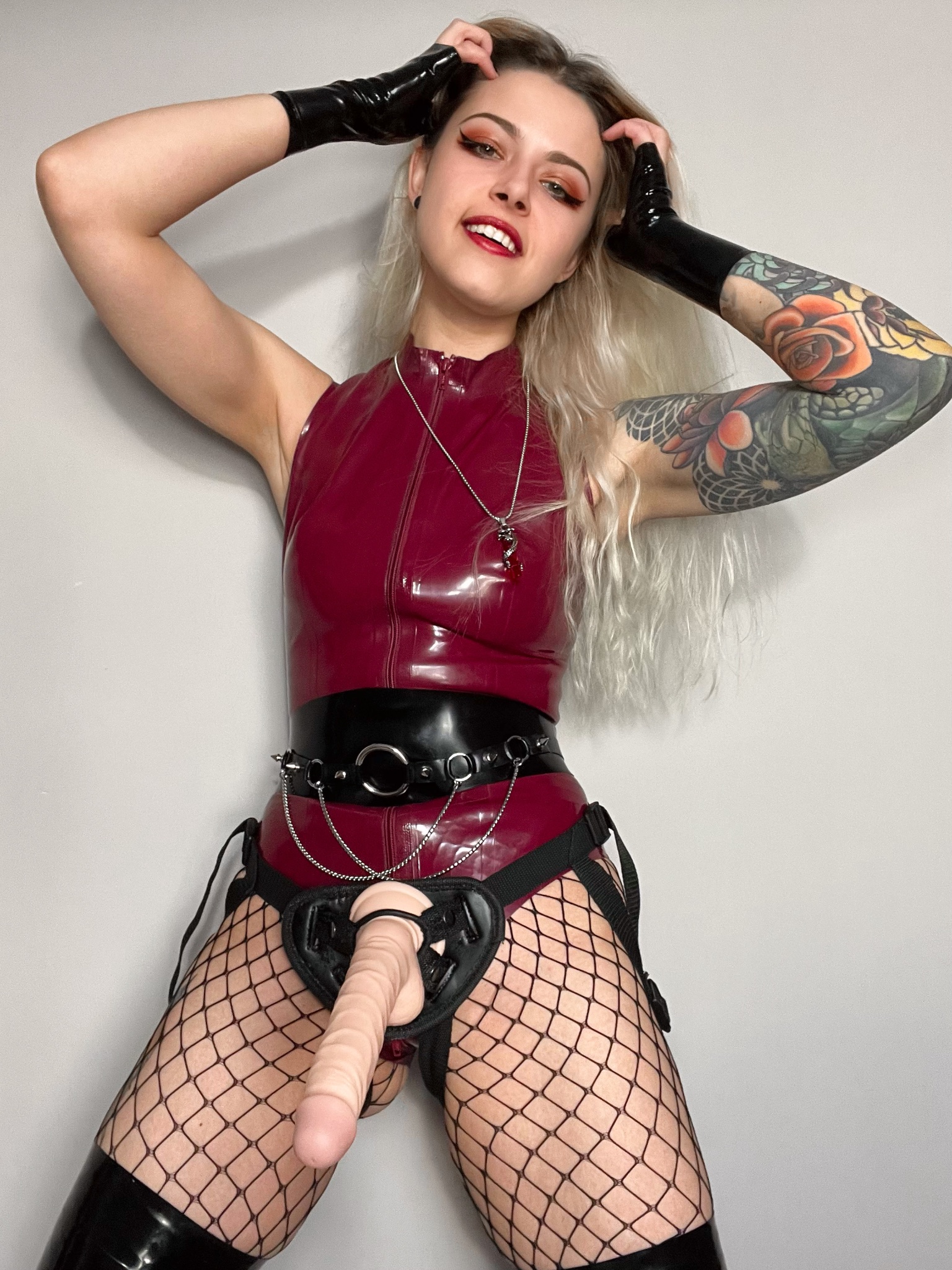 A close-up of the intimidating latex strapon