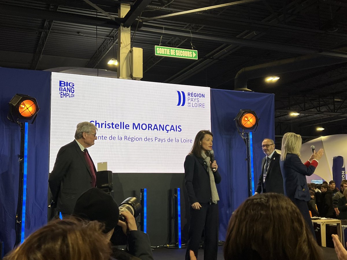 mchongwanumeric's tweet photo. Aux côtés de @C_Morancais ce jour, lancement de la 1ère opération du « Big Bang de l’#emploi » à #Angers, qui promet une belle réussite en matière de #recrutement.Merci aux équipes de #PôleEmploi qui sont fortement mobilisées.
@AndreMARTIN126, @fabiennepicard1, @pole_emploi https://t.co/DhtdMNOpkD