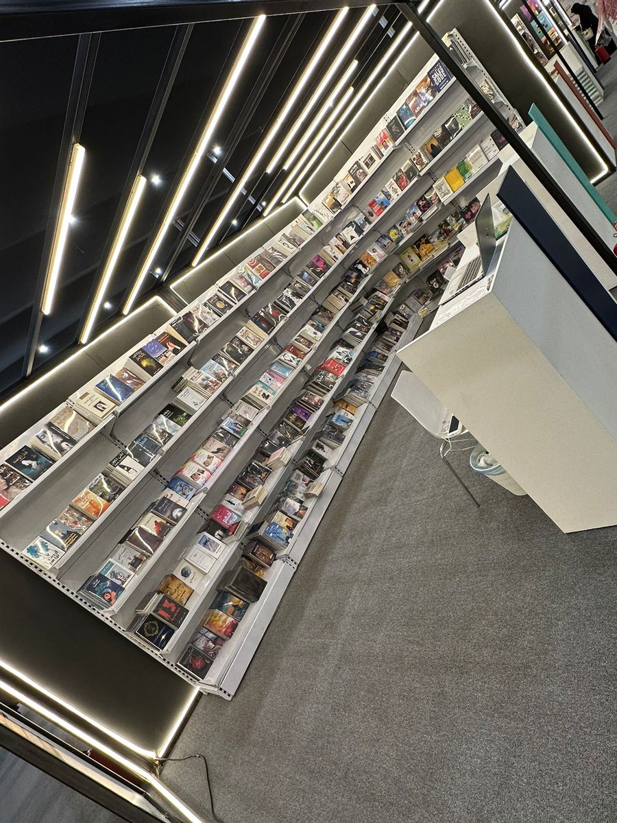 AMPublishersUAE's tweet image. Our stand at Sharqiyah Book Fair has more than 200 books! ✨📕

Visit us and fill your bag with a load of books and spend March reading an interesting genre of books. 😍

#SharqiyaBookFair