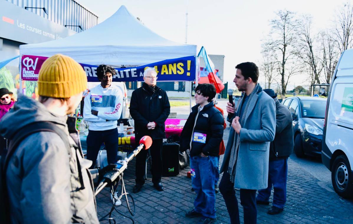 CaravanesPop's tweet photo. 🚐 CARAVANE POPULAIRE #POURNOSRETRAITES – Étape 10 : Château-Thierry avec @LegavreJerome

🗣️ "Le sens de l'Histoire c'est de vivre mieux, pas de s'user au travail toute sa vie ! "

🔥 Prochain RDV : le #7mars pour bloquer le pays !

#CaravanePopulaire 
👉https://t.co/7hDDlxkQ3M https://t.co/RjmeUWzOHx