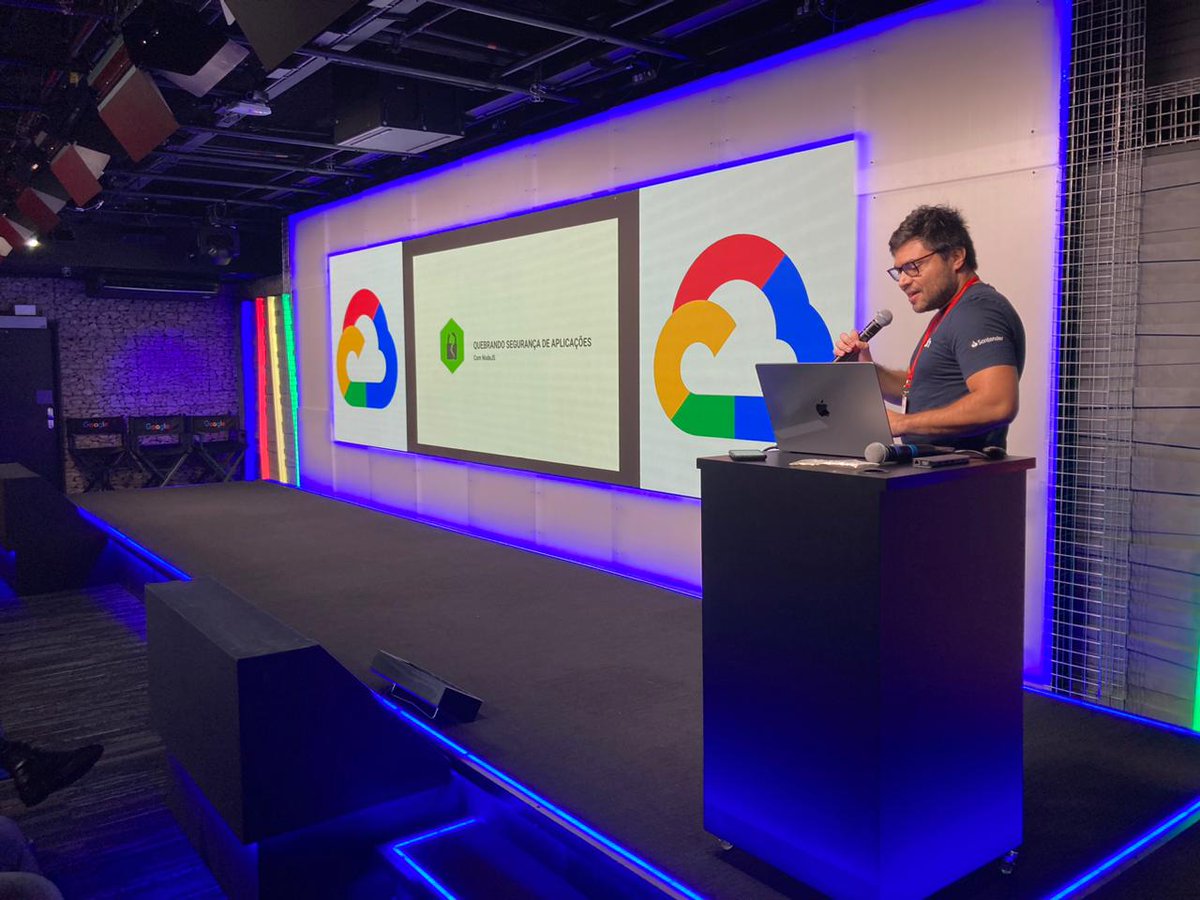 irineuadev's tweet image. Um dia você está trabalhando na roça e no outro palestrando num evento do #nodebr no #Google! 🤪