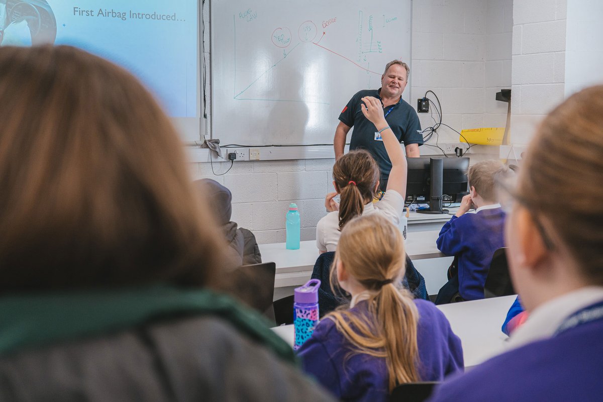 YeovilCollege's tweet image. Recently, we welcomed 30 children from Hinton St George Primary School, Year 4 &amp;amp; 5 to Yeovil College to support the national agenda of inspiring the next generation of young engineers and scientists. 

#ChangingLives #STEM #WEIoT