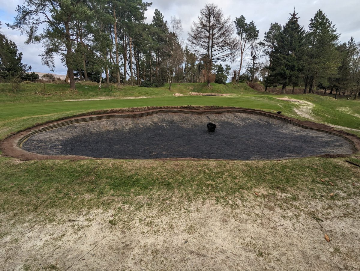 DuraBunker's tweet photo. Another good &amp; dry week in Bonnie Scotland installing fully sealed bunker systems #Duracrumb &amp; @durabunker @Dura_Nath Brian &amp; Jordan doing their thing with support from Allan &amp; staff #Homeofgolf #Scotland #fullysealedbunkersystems https://t.co/IgcNK4FwO1