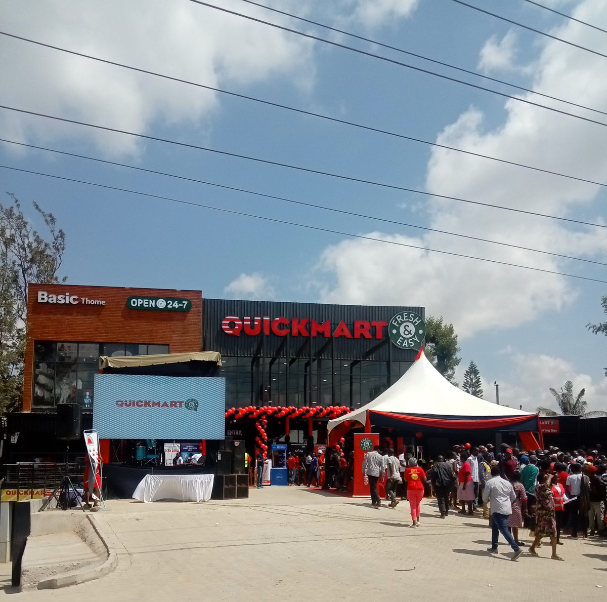 Muniu_Muniu's tweet photo. If you are at Quickmart Thome, do your shopping, locate me and show me your receipt and get yourself a gift! 

#QuickmartThomeNowOpen
#Quickmart56
#FreshAndEasy
#PamojaNawe https://t.co/V5N3hWVoQ0