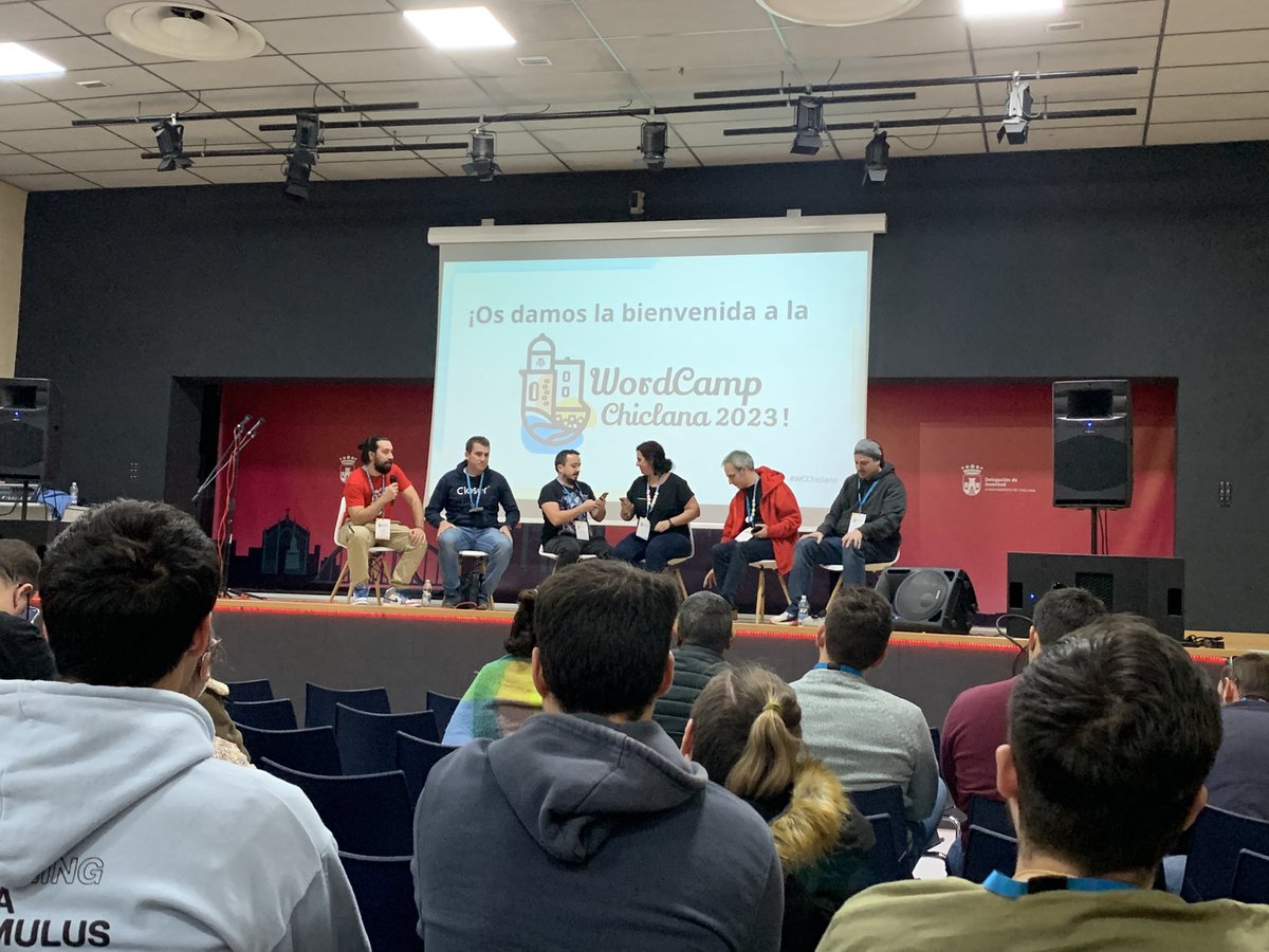Mesa redonda de #contributorday en #WCChiclana