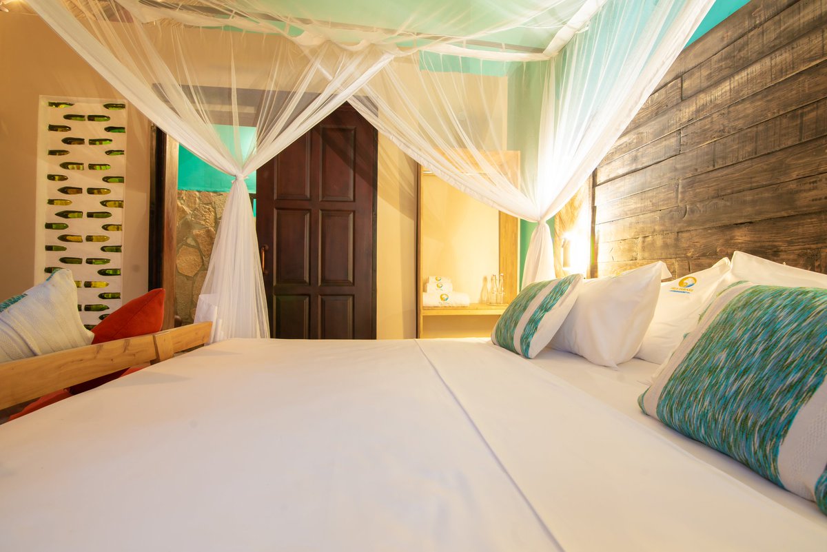 amiyabriggitte's tweet photo. @wekesa_amos This March, teat the women in your life to a weekend away @NileTreatz where you can all enjoy sumptuous meals, a luxurious room over looking the River Nile, a bonfire with traditional entertainer, Book a game drive, trek to the top of murchison falls &amp; lots more! +256704334758 https://t.co/S0KgfmgzJd