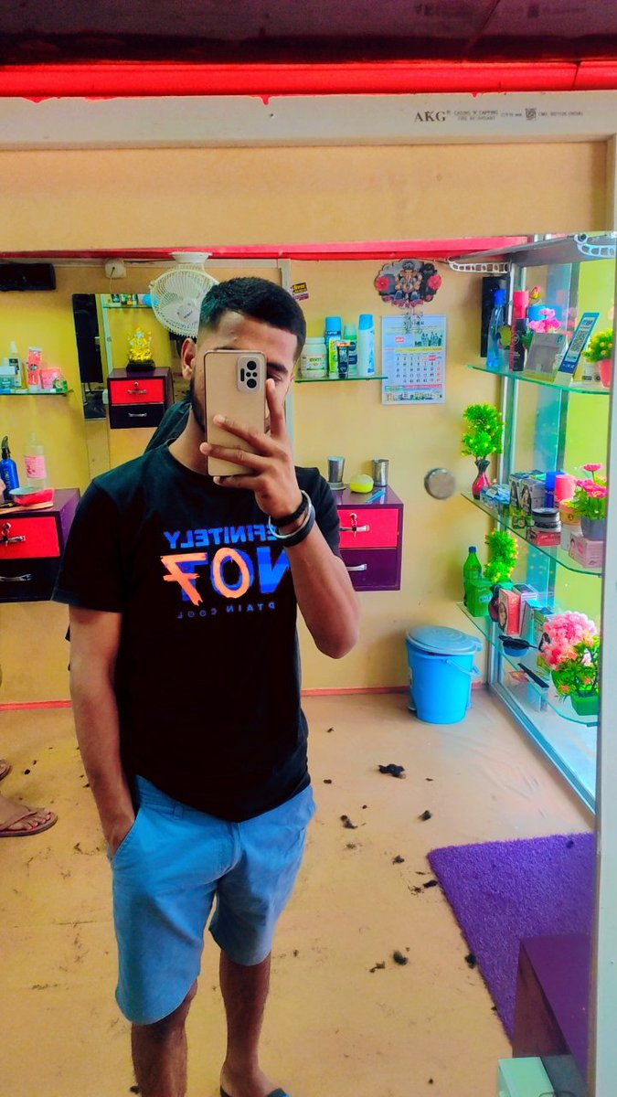Amannandan06's tweet photo. Throwback picture🤘 #Throwback #on_the_street #hiarcut https://t.co/gWeVXjyiCc