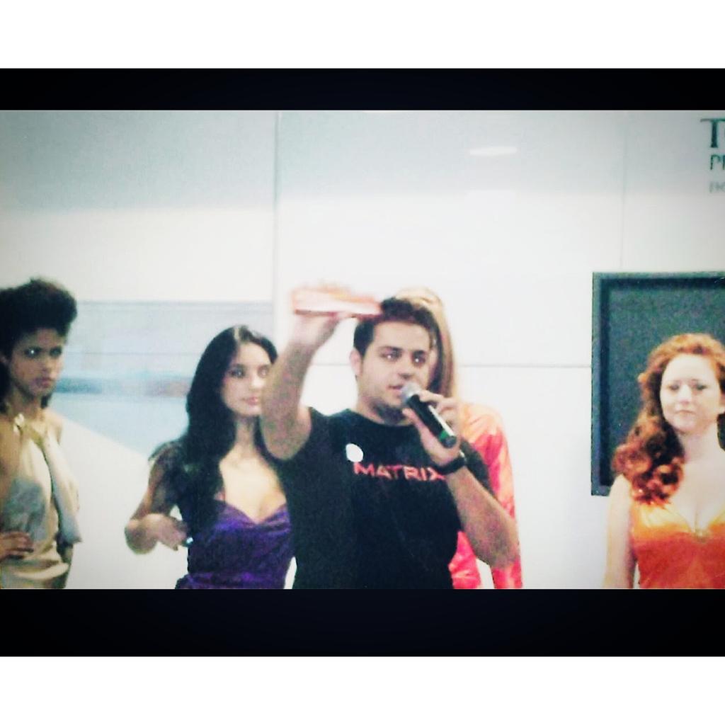 Danilohair79's tweet image. #education #matrixcolor #lorealmatrix @LorealProf Treinando cabeleireiros na @feirabeautyfair isso deve ter sido em 2009